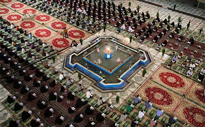 آیین جزخوانی  آستان هلال بن علی ع  روی فرش های سجاده ای